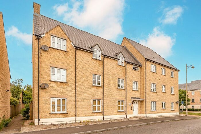 2 Bedroom Flat For Sale In Heyford House, Trefoil Way, Carterton, Oxfordshire, OX18