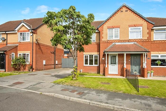 3 Bedroom Semi-Detached House For Sale In Markington Place, Leeds, LS10
