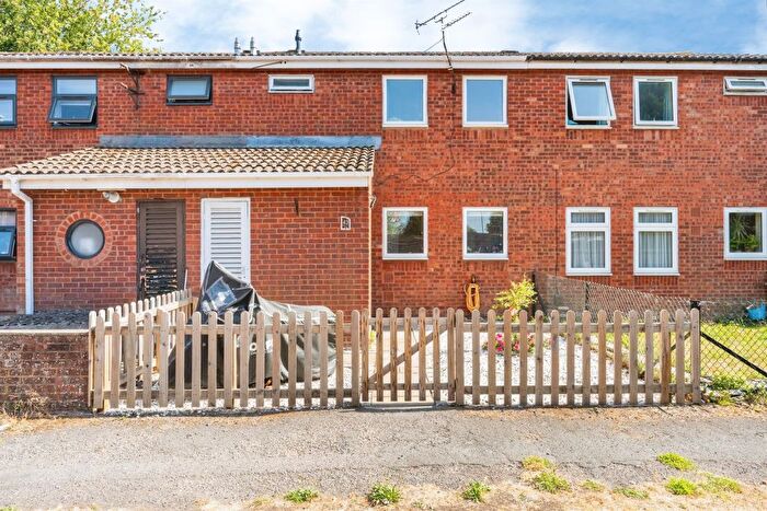 3 Bedroom Terraced House For Sale In Blackwater Drive, Aylesbury, HP21