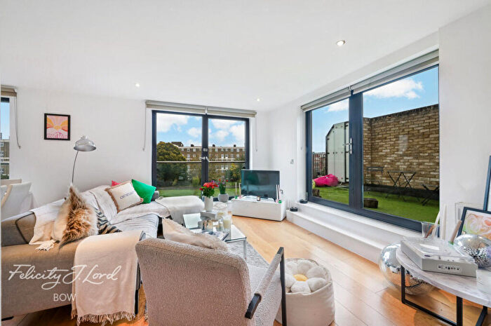 3 Bedroom Apartment For Sale In Axio Way, London, E3