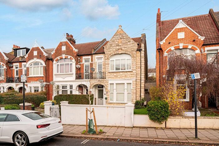 4 Bedroom End Terrace House For Sale In Gleneldon Road, Streatham Common, London, SW16