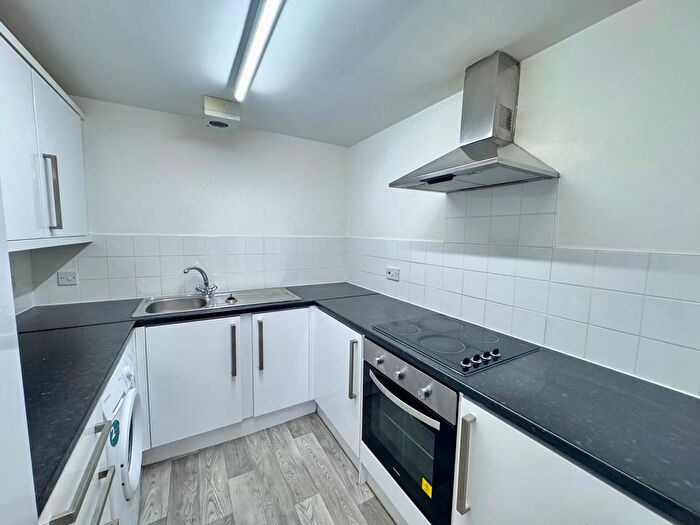 2 Bedroom Flat To Rent In Trivett Square, Nottingham, NG1