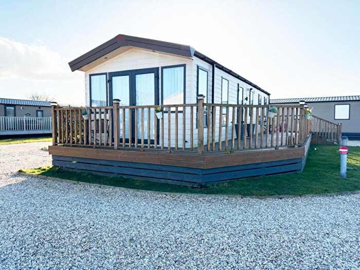 2 Bedroom Lodge For Sale In Street Lane, Bubwith, DN14