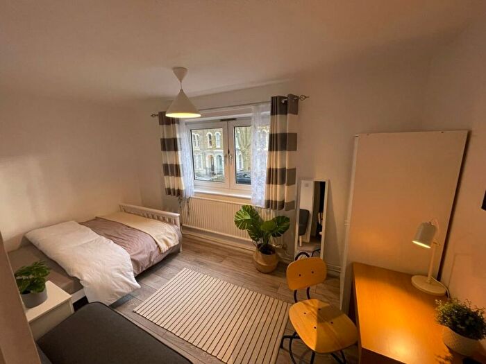 1 Bedroom Flat To Rent In Rosebank Gardens, London, E3