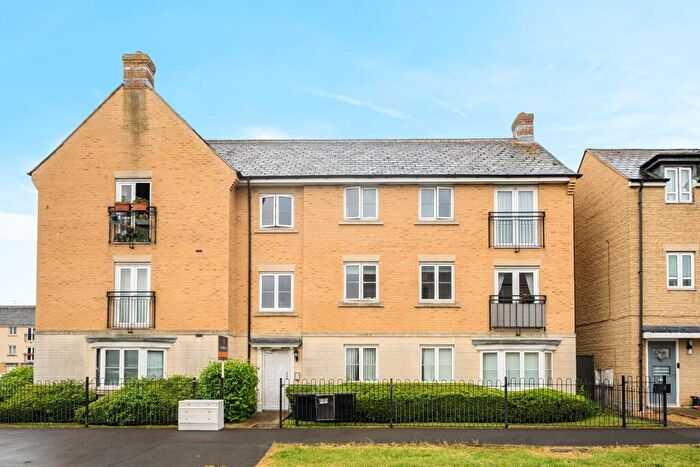 2 Bedroom Flat For Sale In Sedge Way, Carterton, Oxfordshire, OX18