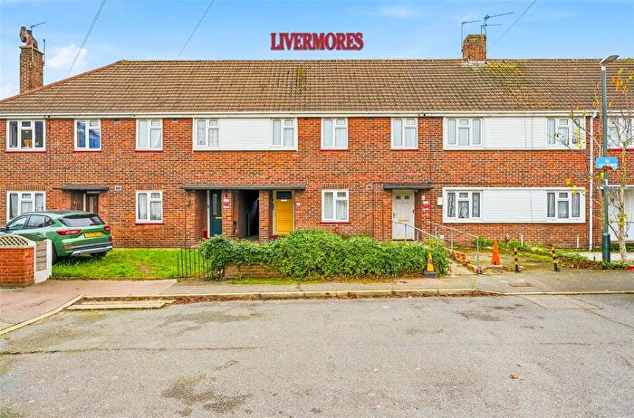 3 Bedroom Maisonette For Sale In Masefield Close, Erith, DA8