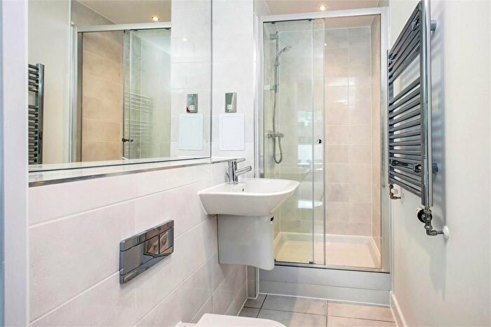 3 Bedroom Flat To Rent In Waterside Way, London, N17