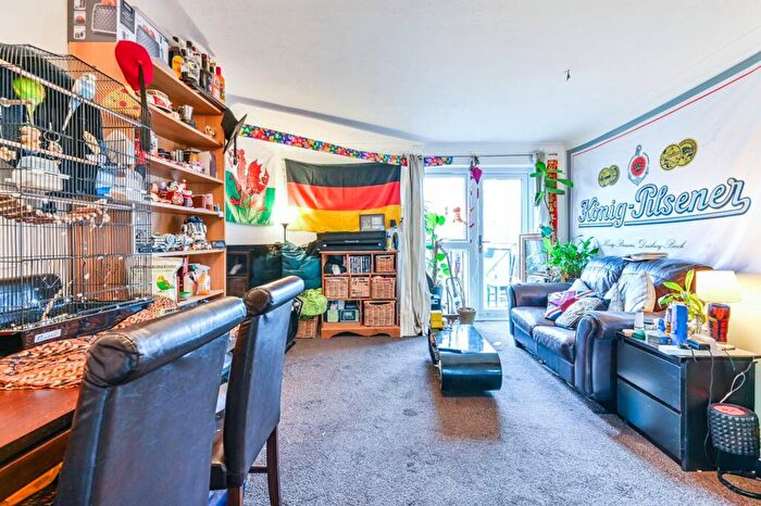 2 Bedroom Flat For Sale In Undine Road, Isle Of Dogs, London, E14