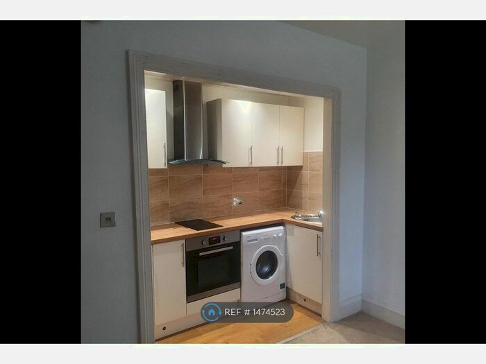 1 Bedroom Flat To Rent In Brisbane Road, Largs, KA30