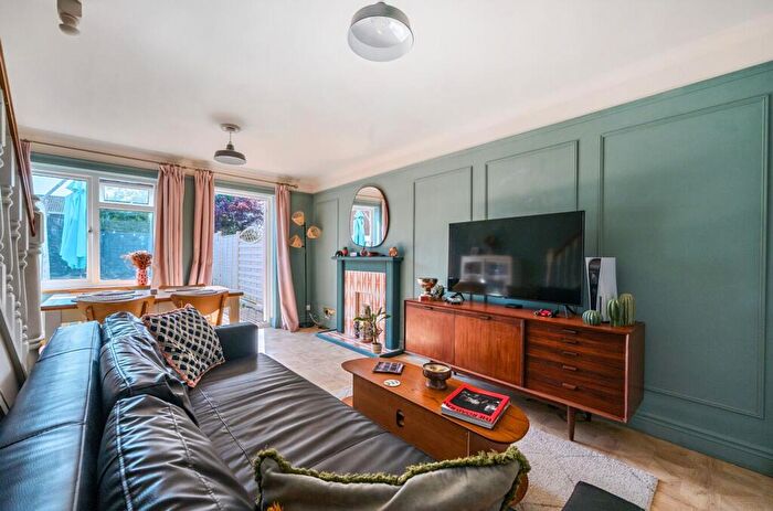 2 Bedroom Terraced House For Sale In Fyfield Road, Thatcham, RG19