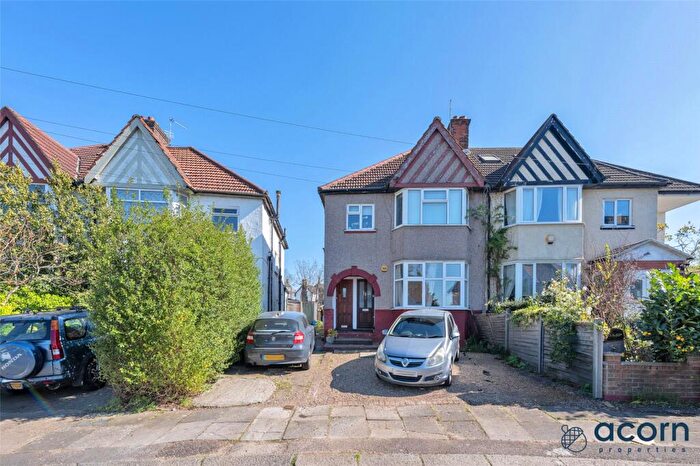 1 Bedroom Maisonette For Sale In Hillside, Kingsbury, London, NW9