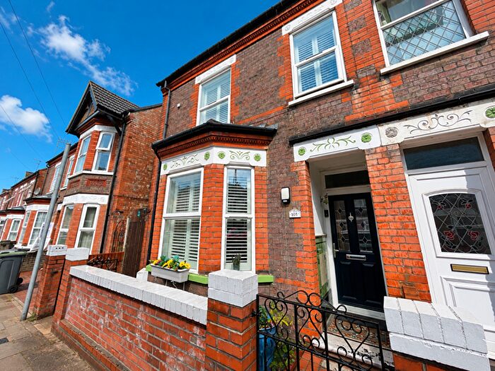 3 Bedroom Semi Detached House For Sale In Reginald Street, Luton, Bedfordshire, LU2
