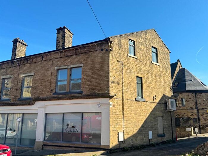 2 Bedroom House To Rent In Flat, - Catherine Street, Elland, HX5