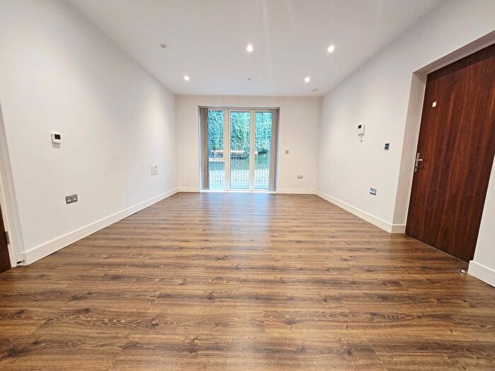 1 Bedroom Flat To Rent In Watford, WD19