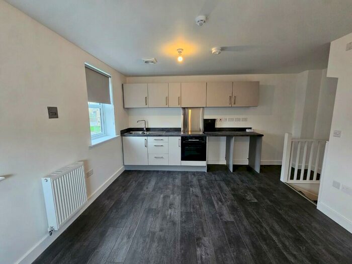 2 Bedroom Town House To Rent In Bishops Way, Leeds, West Yorkshire, LS14