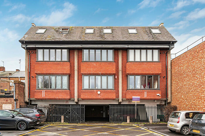 1 Bedroom Apartment For Sale In Guildford Street, Chertsey, Surrey, KT16
