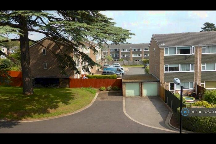 2 Bedroom Flat To Rent In Northover Close, Bristol, BS9
