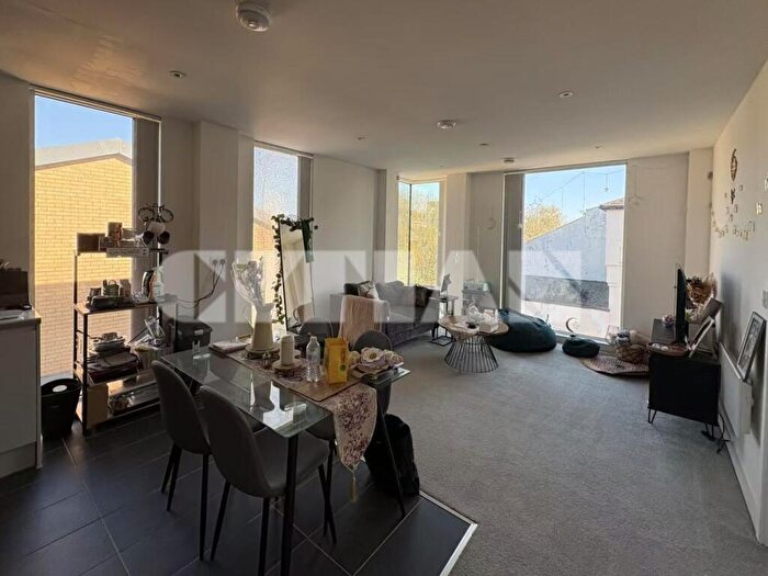 1 Bedroom Apartment For Sale In Boundary Lane, M15