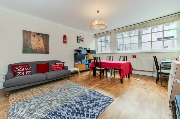 2 Bedroom Flat To Rent In Cross Street, Islington, N1