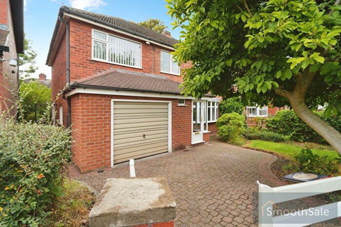 3 Bedroom Semi-Detached House For Sale In Lenham Avenue, Manchester, M30