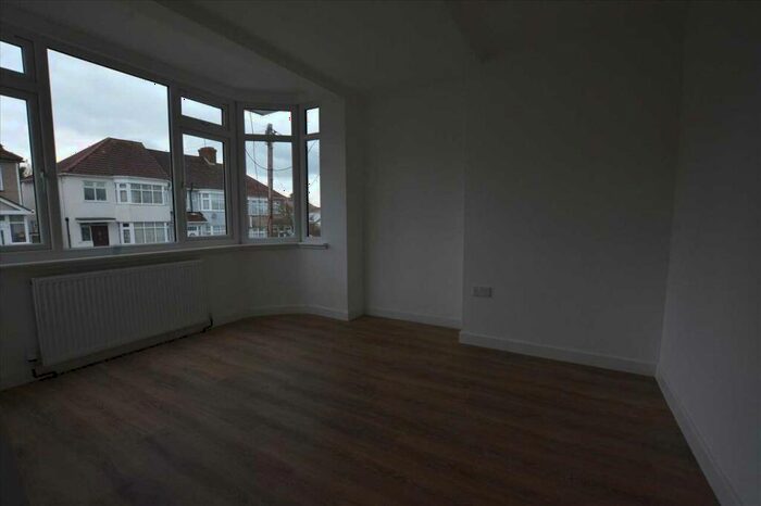 5 Bedroom Semi-Detached House To Rent In Evelyn Avenue, Kingsbury, NW9