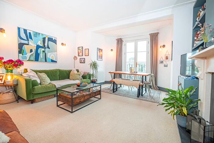 1 Bedroom Flat For Sale In Ewell Road, Surbiton, KT6