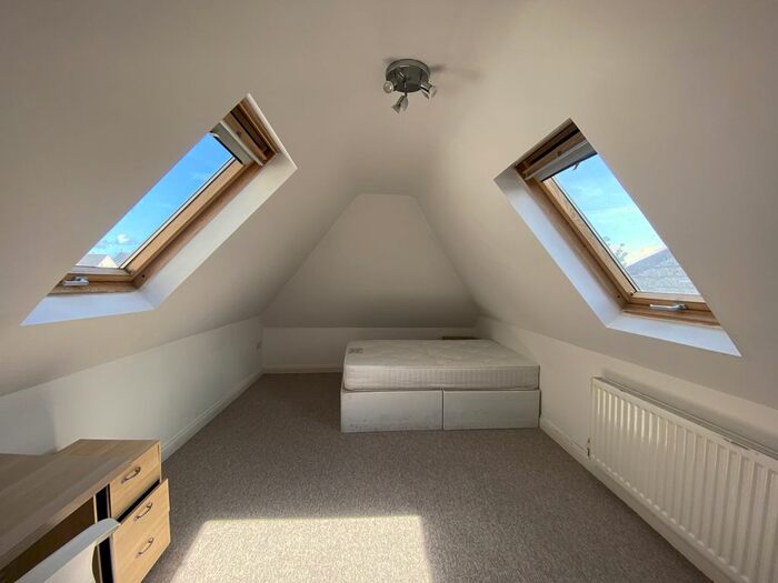 3 Bedroom Flat To Rent In Mundy Place, Cathays, Cardiff, CF24