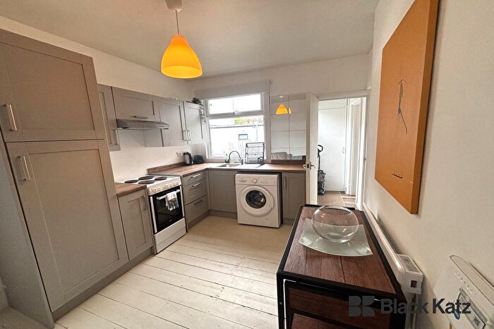 1 Bedroom Flat To Rent In Preston Close, Elephant And Castle, SE1