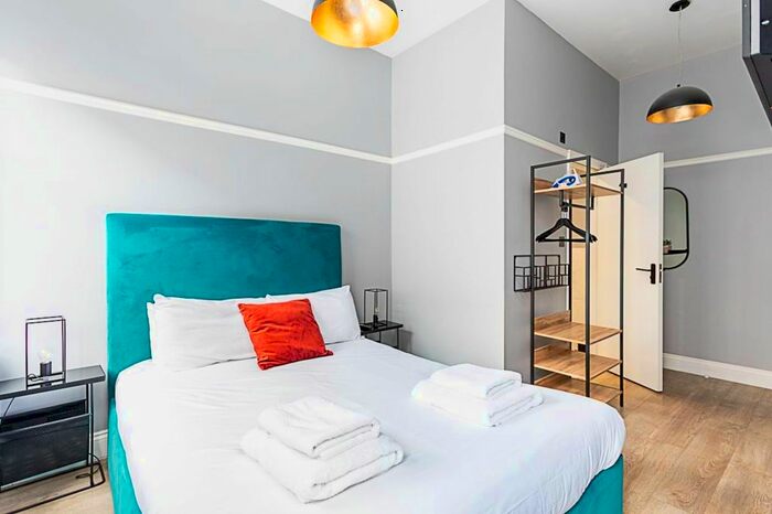 1 Bedroom Flat To Rent In Warwick Road, London, SW5