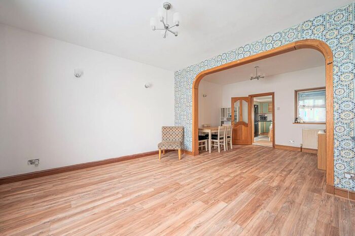 3 Bedroom Property To Rent In Midland Terrace, Cricklewood, London, NW2