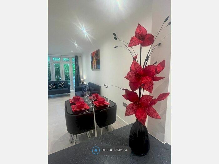 2 Bedroom Flat To Rent In Park View, Maidenhead, SL6