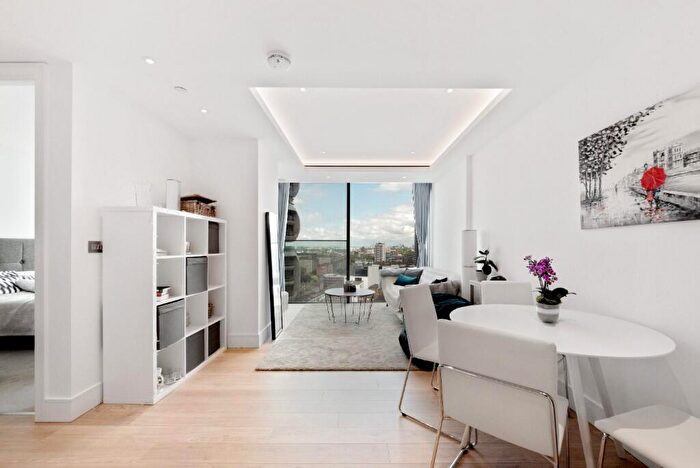 2 Bedroom Apartment To Rent In Carrara Tower, City Road, Bollinder Place, London, EC1V