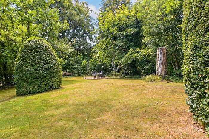 2 Bedroom Flat For Sale In Downswood, Reigate, Surrey, RH2