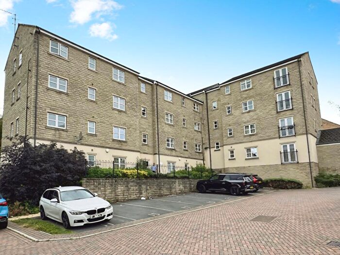 2 Bedroom Apartment For Sale In Laithe Hall Avenue, Cleckheaton, BD19