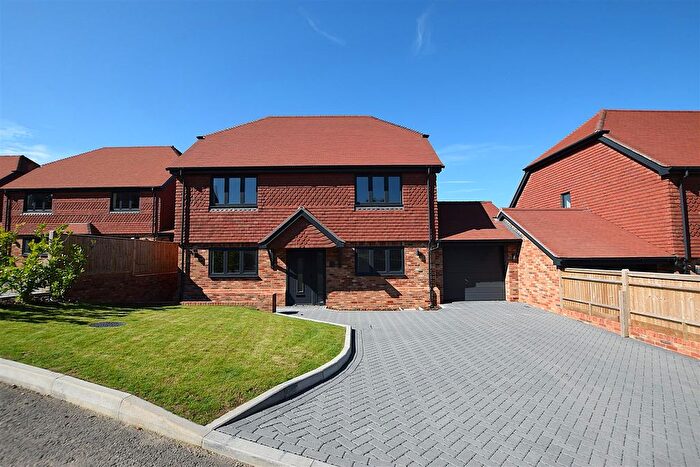 5 Bedroom Semi-Detached House To Rent In Bradshaw Close, Hasting, TN35
