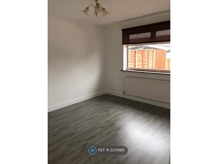 2 Bedroom Bungalow To Rent In Elm Road, St Mary's Bay, TN29