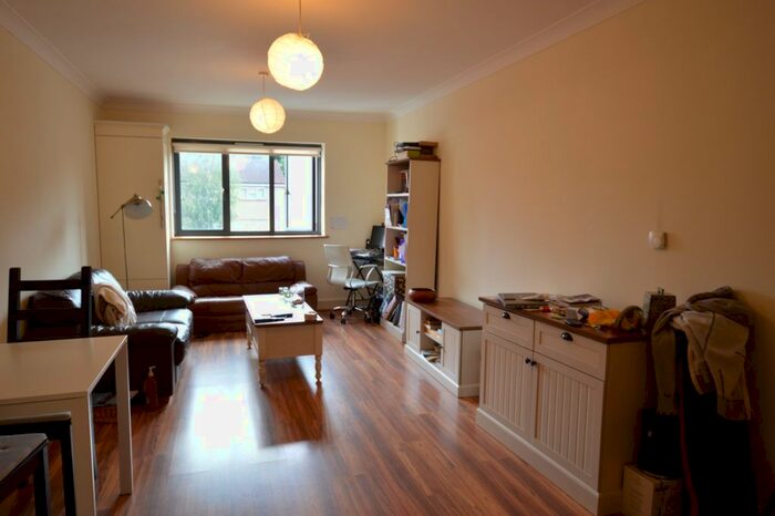 1 Bedroom Flat To Rent In Leamington Court, Leamington Avenue, Walthamstow, E17