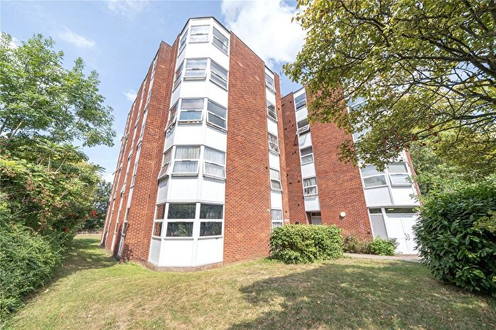 2 Bedroom Flat For Sale In Riverside Close, Hanwell, W7