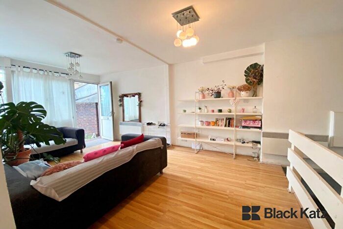 4 Bedroom Flat To Rent In Longshore, Deptford, SE8