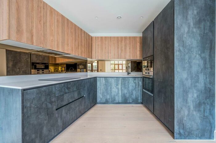 2 Bedroom Flat To Rent In London Fields, Shoreditch, London, E2