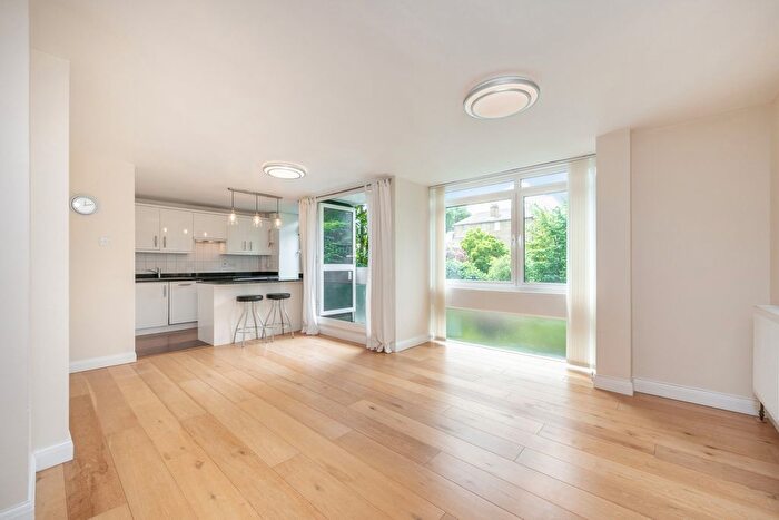 2 Bedroom Flat To Rent In Park Road, Richmond, TW10