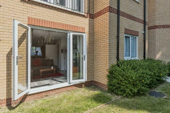 1 Bedroom Flat For Sale In Pix Court, Arlesey, SG15