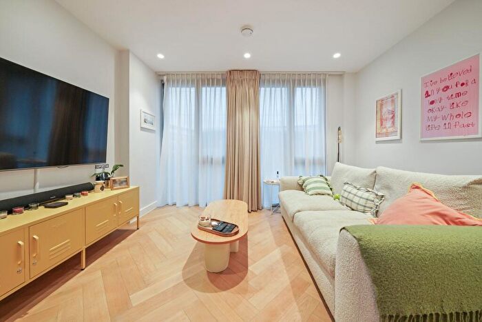 1 Bedroom Flat For Sale In Maple Path, E5