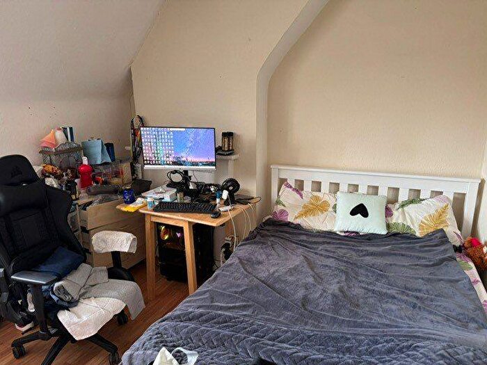 Studio To Rent In High Street, Ruislip, HA4
