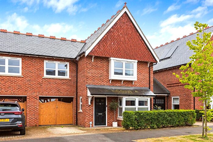 4 Bedroom Link Detached House For Sale In Taplow Avenue, Hertford, SG14