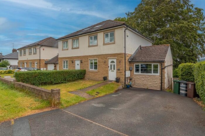 5 Bedroom House For Sale In Manor Drive, Bingley, West Yorkshire, BD16