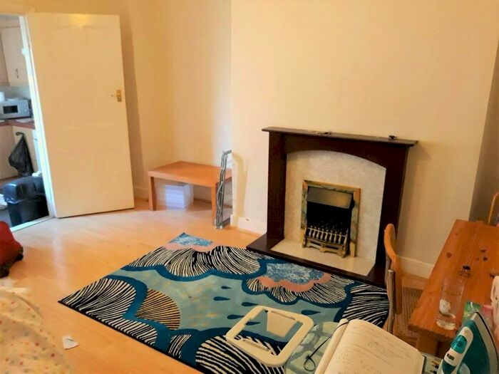 2 Bedroom Flat To Rent In Heaton Park Road, Heaton, Newcastle Upon Tyne, NE6