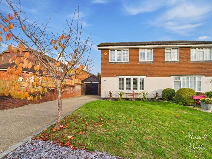 3 Bedroom Semi Detached House For Sale In Burleigh Piece, Buckingham, MK18