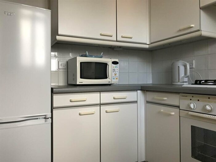 2 Bedroom Apartment To Rent In Sunny Gardens Road, Hendon, London, NW4