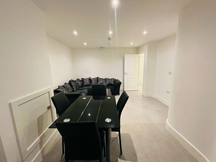 2 Bedroom Flat To Rent In Trinity Road, London, SW17